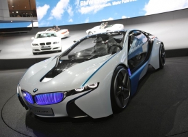 Koncept BMW Vision je plug-in hybridem. Přesto má skoro 400 koní.