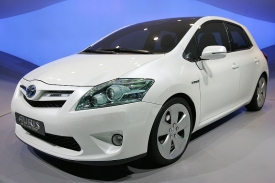 Hybridní Toyota Auris se začne prodávat za rok.