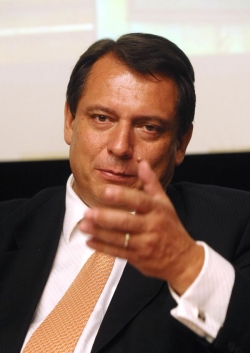 Jiř&iacute; Paroubek m&aacute; teď na krku zkažen&eacute; volby.