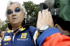 Flavio Briatore. Bývalý šéf stáje Renault dostal za aféru doživotí.