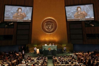 Valné shromáždění OSN naslouchá Kaddáfímu.