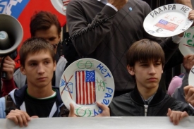 I po zrušení plánů na radar proti němu protestovali mladí Rusové.