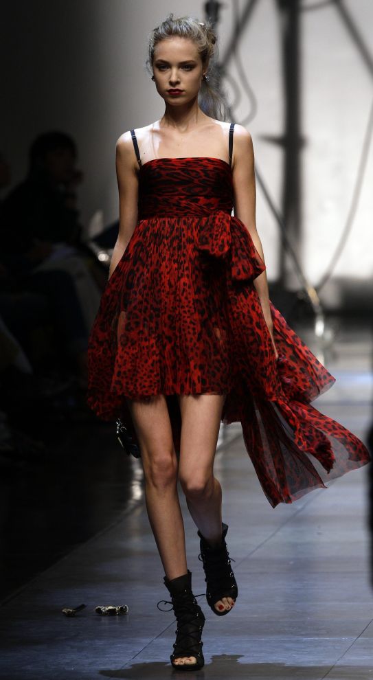 Model Dolce&Gabbana na milánském molu.