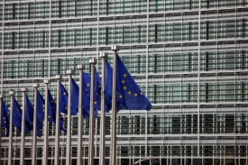 Evropská komise má administrovat unii. Někdy ale překročí pravomoci.