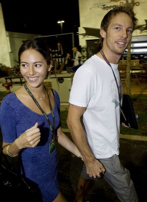 Jenson Button se svojí japonskou přítelkyní.