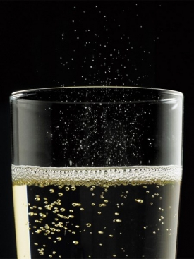 Z jedné láhve šampaňského se uvolní až sto milionů bublinek.