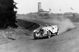 První Velká cena Německa se na Nürburgringu jela v roce 1927. Zvítězil Mercedes.