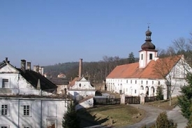 Hospodářský dvůr kláštěra v Plasicích.