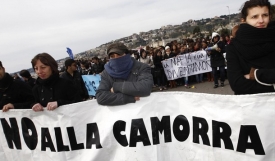 Demonstrace proti Camoře v Neapoli.