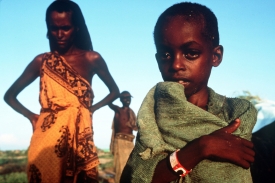 Sucha v Somálsku mají kruté následky, na hladomor umírá spousta lidí.
