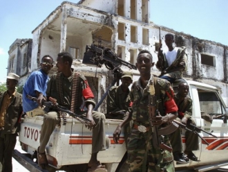 Vládní vojáci mají dost starostí v hlavním městě Mogadišu.