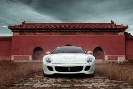 Jeden exemplář Ferrari 599 GTB Fiorano ozdobil čínský umělec Lu Hao.