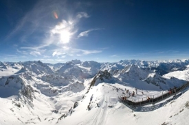 Švýcarské Alpy lákají stále víc návštěvníků.