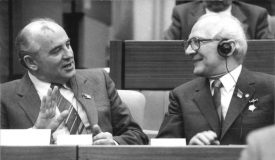 Michail Gorbačov a Erich Honecker.