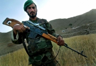 Oblíbená puška Dragunov. Na snímku ve výzbroji afghánské armády.