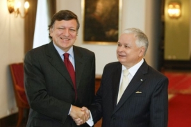 Polský prezident Lech Kaczyński před podpisem smlouvy.