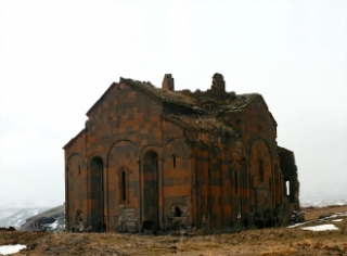 Arménská katedrála v Ani, z roku 1001. Nyní je v Turecku.