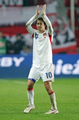 Tomáše Rosického vyprovázel bouřlivý potlesk stadionu na Letné.