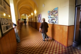 Prostory gymnázia v Novém Bydžově.