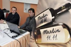 Na trhu se letos objeví až milion lahví Svatomartinského vína.
