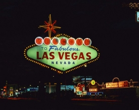 Noční Las Vegas poskytuje příležitosti k drobným přivýdělkům.