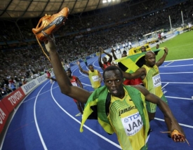 Jamajský sprinter Usian Bolt (vlevo) na mistrovství světa v Berlíně.