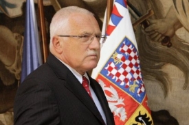 Prezident Klaus za současnou politickou situaci nemůže, říkají Češi.