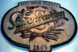 Firmě AB InBEV patří v Česku pivovary Staropramen.