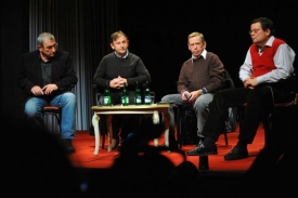 Čtveřice aktérů sametové revoluce diskutovala s novináři.