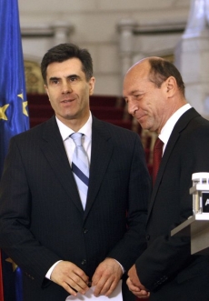 Premiéra Croitora jmenoval prezident Traian Basescu (P).