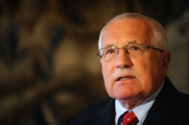 Václav Klaus se ptá ústavních soudců, zda-li Česko zůstane svrchované.