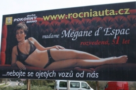 Problematický billboard brněnského autobazaru.