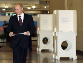 Komu dává hlas? Putin při volbách 11. října.
