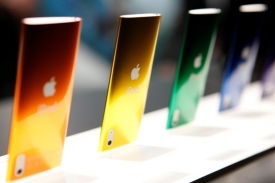Rekordní prodeje Apple vynesly akcie na nové maximum.