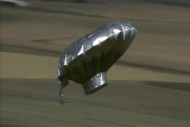 Balon pluje na colardském nebi (záběr z videa).