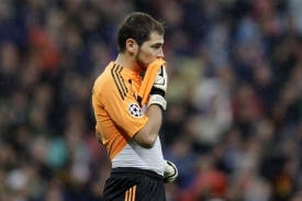 Svědomí zpytující gólman Realu Madrid Iker Casillas.