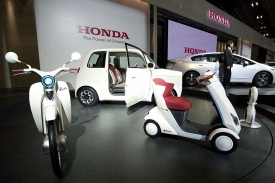 Honda se prezentuje městkými přibližovadly i elektromobilem.