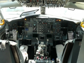 Pilotní kabina Boeingu B737 společnosti Seagle Air.