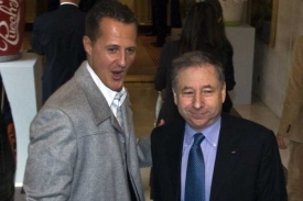Jean Todt (vpravo), nový prezident FIA. Na snímku s M. Schumacherem.