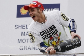 Valentino Rossi slaví svůj devátý titul z MS silničních motocyklů.