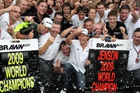 Tým Brawn GP slaví v Brazílii titul mistrů světa.