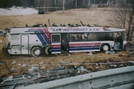Takto vypadal zájezdní autobus po havárii.