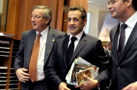 Juncker (vlevo) si řekl o křeslo prezidenta Unie.