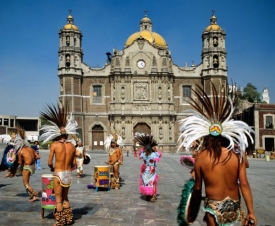Roušky v centru Mexika nosí spíš jen turisté z ciziny.