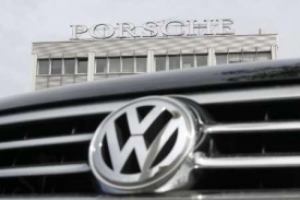 Volkswagenu klesl zisk o 86 procent.