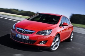 Nový Opel Astra by měl stát od 335 tisíc korun.