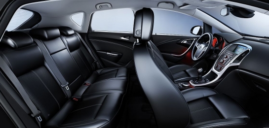 Komfortní kabina Opelu Astra odpovídá tomu nejlepšímu v nižší střední