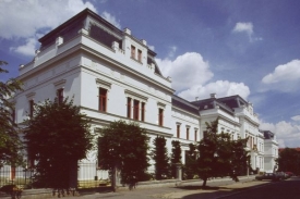 Hlavní budova akademické akademie.
