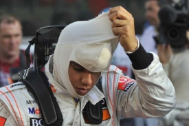 Lewis Hamilton. Závod v Abú Zabí kvůli technickým potížím nedojel.