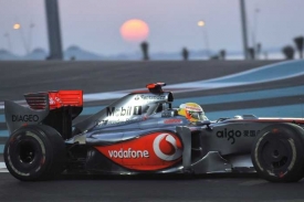 Lewis Hamilton ze stáje McLaren v Abú Zabí cíl neviděl.